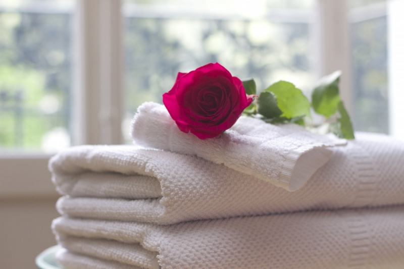 hotel-LANTOSQUE-min_towel_rose_clean_care_salon_spa_white_bath-731641